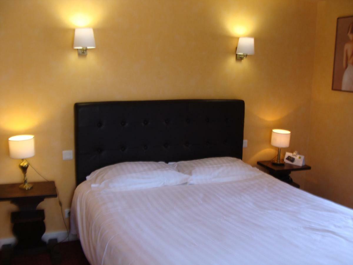 Hotel Logis La Gamade Donzenac Exterior foto