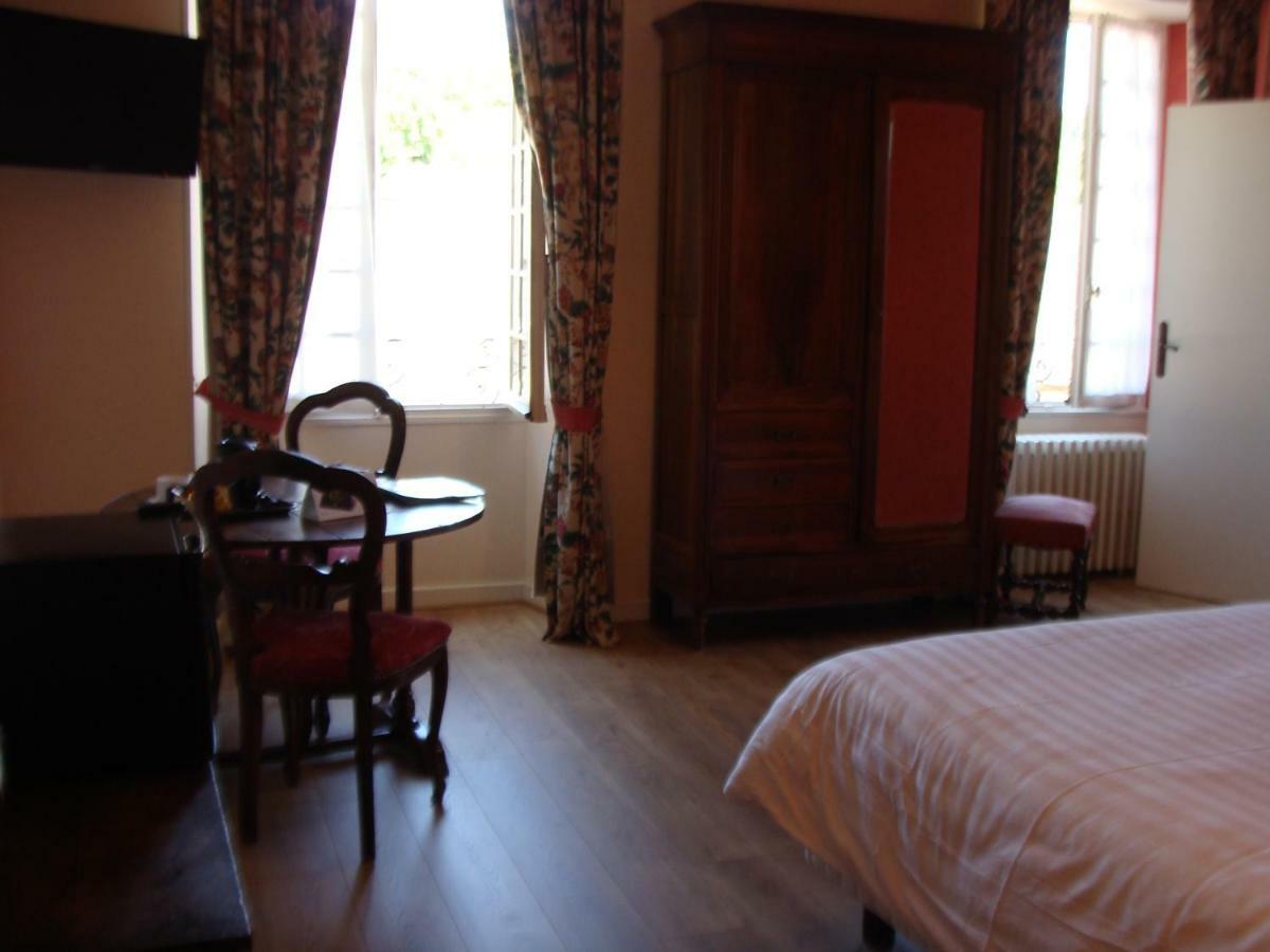 Hotel Logis La Gamade Donzenac Exterior foto