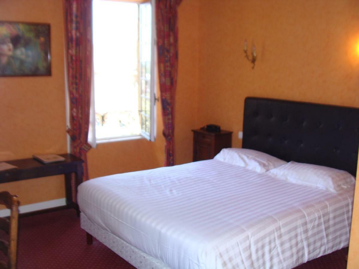 Hotel Logis La Gamade Donzenac Exterior foto